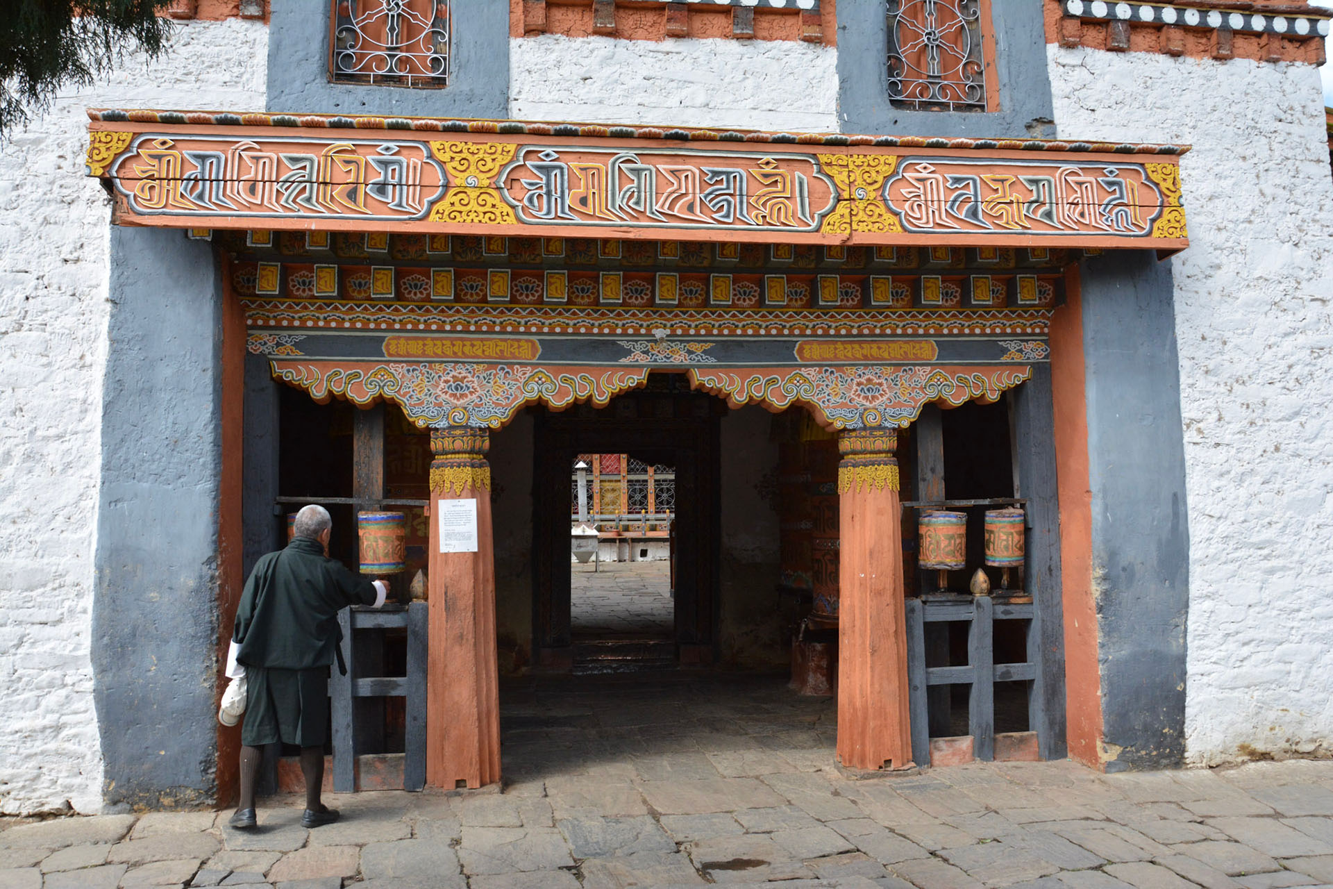 Nola in einem buddhistischen Tempel