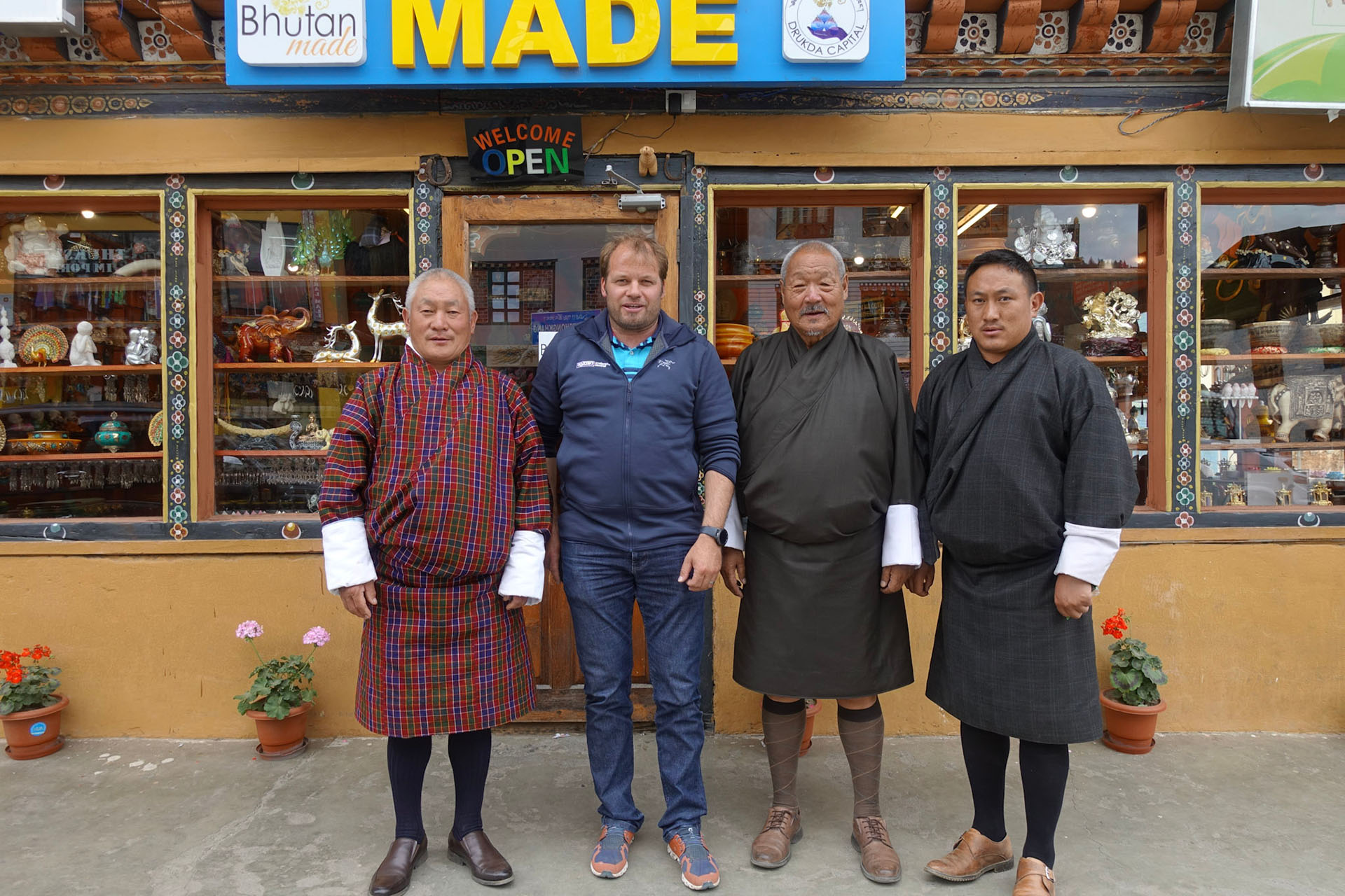 Nola, Jakob Wyssen, Sherab, Jamyang